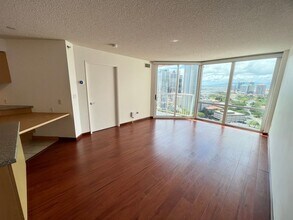 801 S King St in Honolulu, HI - Building Photo - Building Photo