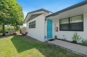 739 NE 13th Ct in Fort Lauderdale, FL - Building Photo - Building Photo