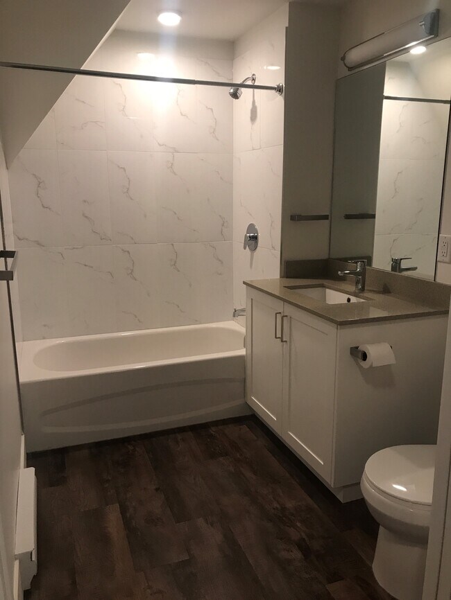 1539 Comox St in Vancouver, BC - Building Photo - Building Photo