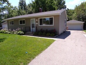 236 W Norman Ln in Wheeling, IL - Building Photo - Building Photo