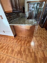 8013 Lake Dr in Doral, FL - Building Photo - Building Photo