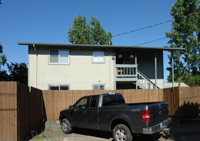 1240-1246 Grant Aly in Eugene, OR - Foto de edificio - Building Photo