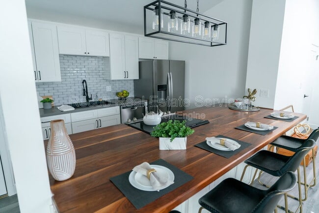 3563 Angwin Dr in San Diego, CA - Building Photo - Building Photo