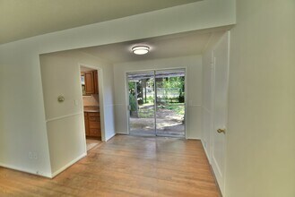 13730 30th Ave NE in Seattle, WA - Foto de edificio - Building Photo