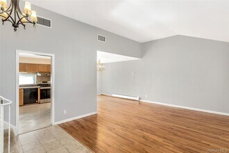 15 Ingram Dr in Hicksville, NY - Building Photo - Building Photo