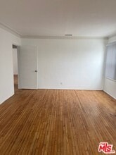 6118 S Fairfax Ave in Los Angeles, CA - Building Photo - Building Photo