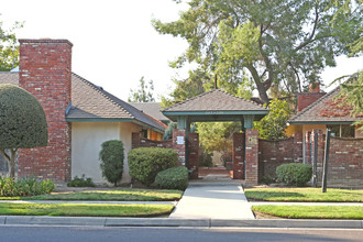 Eden Park Apartment in Fresno, CA - Foto de edificio - Building Photo