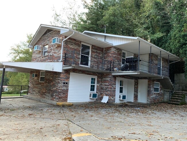 136 S 10th St in Williamsburg, KY - Building Photo - Building Photo
