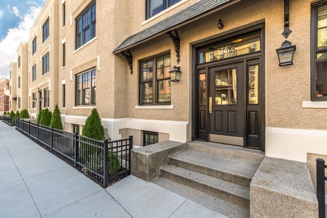 12 Harvard Terrace in Boston, MA - Building Photo - Building Photo