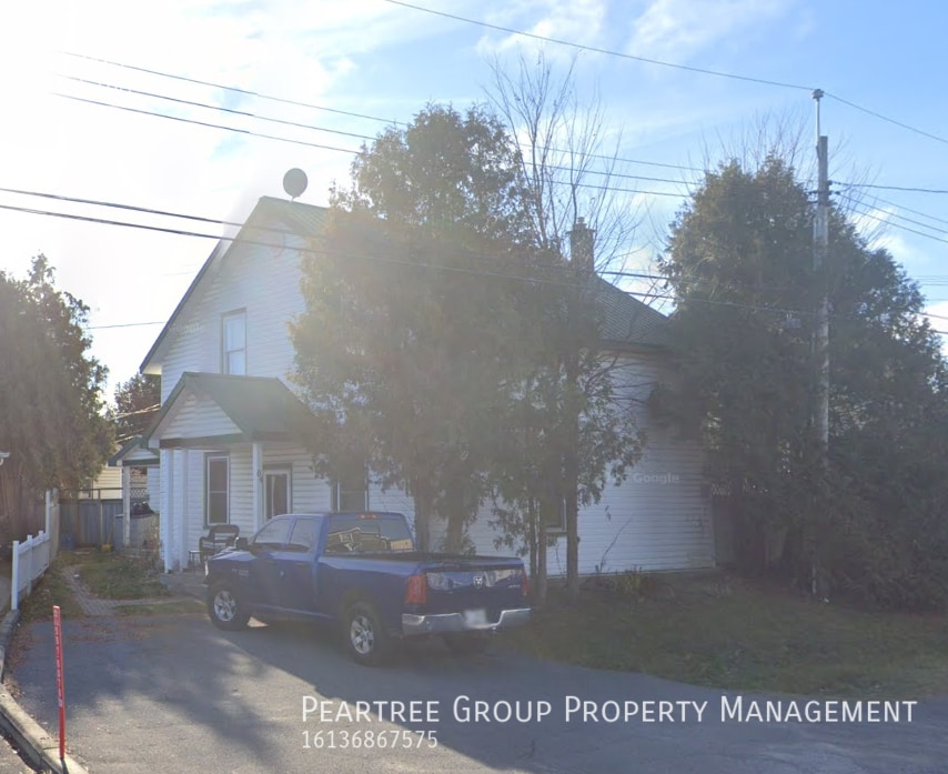 64 Neil Ave in Ottawa, ON - Building Photo