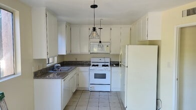 3223 Bennett Dr in Los Angeles, CA - Building Photo - Building Photo