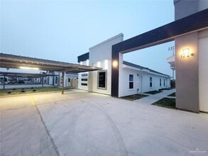1624 W Denise Dr, Unit 1 in Pharr, TX - Building Photo - Building Photo