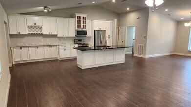 326 Echo Pines Way in Lakeland, FL - Building Photo - Building Photo