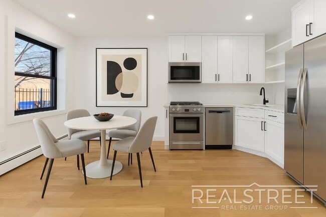 Stunning New 2 BR in Clinton Hill