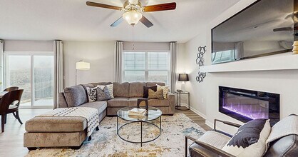 The Townes Brightwood Farm in Whitsett, NC - Foto de edificio - Building Photo