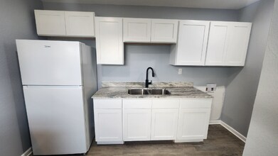 219 Leon St-Unit -2 in Broussard, LA - Building Photo - Building Photo