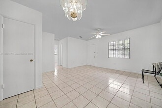 19110 NW 36th Ave in Miami Gardens, FL - Building Photo - Building Photo