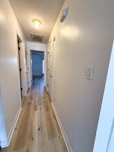 409 E Roosevelt Ave, Unit B in Muscle Shoals, AL - Foto de edificio - Building Photo