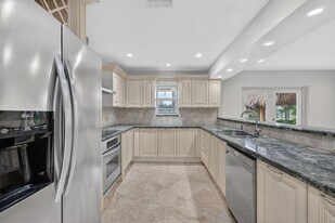 2213 NE 16th St in Fort Lauderdale, FL - Building Photo