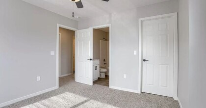 20855 R Ct in Omaha, NE - Building Photo - Building Photo