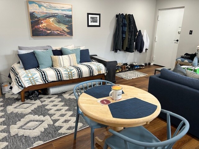 317 Homeland Southway, Unit 3A in Baltimore, MD - Foto de edificio - Building Photo