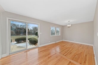 1560 Warbler Dr in Naperville, IL - Building Photo - Building Photo