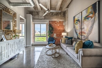 Hermann Park Lofts in Houston, TX - Building Photo - Interior Photo