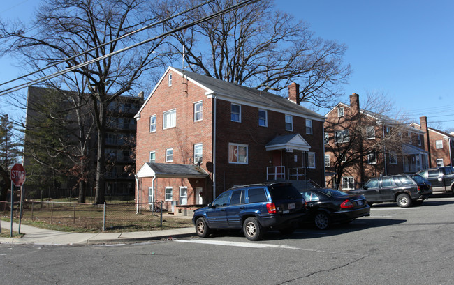 6800 Red Top Rd in Takoma Park, MD - Building Photo - Building Photo