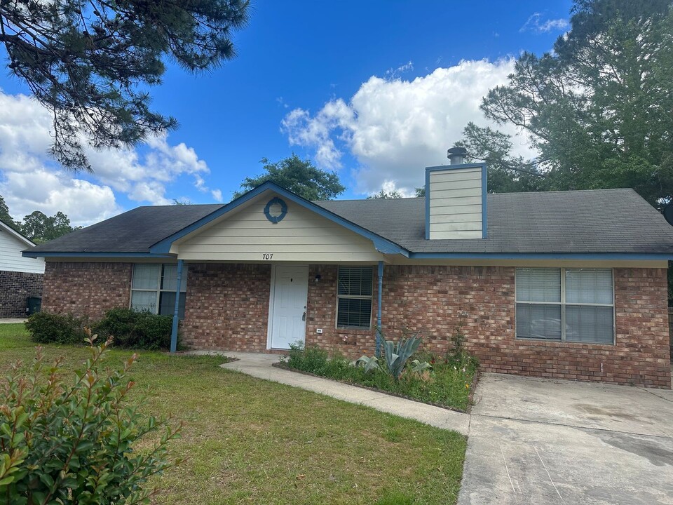 707 Westridge Ct in Hinesville, GA - Building Photo