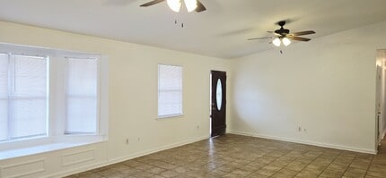 1087 Desert Shield St in Hinesville, GA - Building Photo - Building Photo