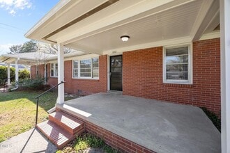 1206 S 9th St in Lillington, NC - Foto de edificio - Building Photo