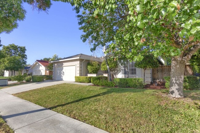 property at 2644 Glenbriar Dr