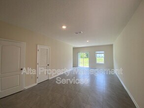 7765 Legacy Trl in Jacksonville, FL - Building Photo - Building Photo