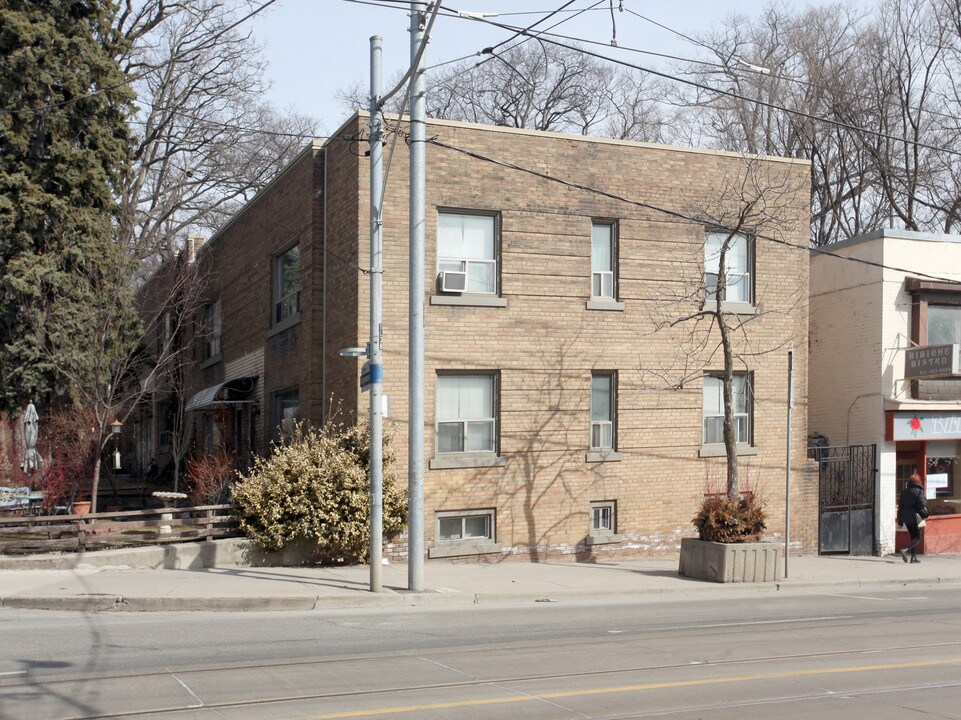 1-7 Kingswood Rd in Toronto, ON - Building Photo