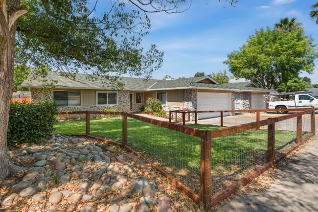 7085 Cloverleaf Way in Citrus Heights, CA - Building Photo - Building Photo