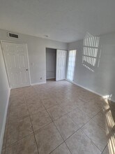 7003 NW 79th St in Tamarac, FL - Building Photo - Building Photo