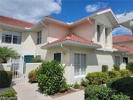 4950 Deerfield Way in Naples, FL - Building Photo
