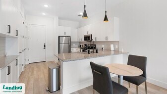 650 E Sycamore St in Denton, TX - Building Photo