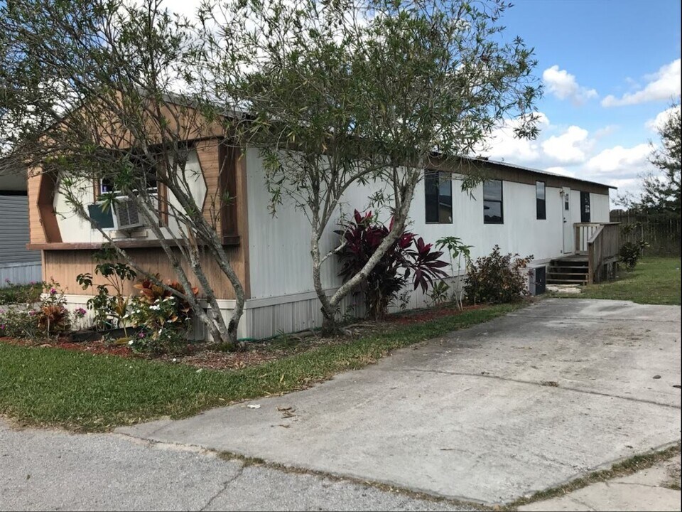 Briarwood Mobile Home Park in Plant City, FL - Building Photo