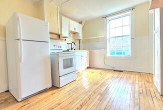 22-24-24 Colchester Ct in Burlington, VT - Building Photo - Building Photo