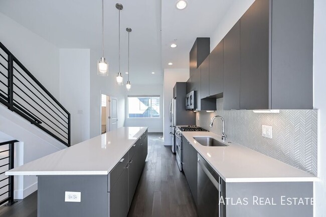 property at 2016 N Bryant St