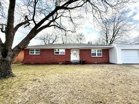 904 Davis St in Ardmore, OK - Building Photo