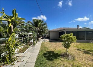 922 SE 26th Terrace in Cape Coral, FL - Building Photo - Building Photo