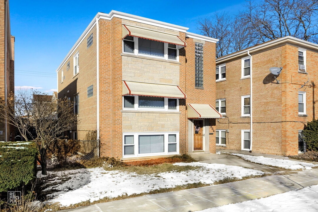 7904 W Belmont Ave in Chicago, IL - Building Photo