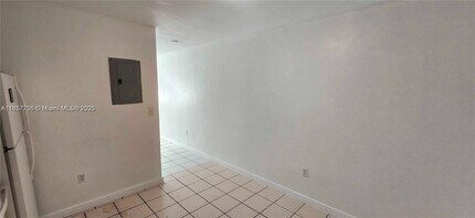 111 NW 152nd St in Miami, FL - Foto de edificio - Building Photo