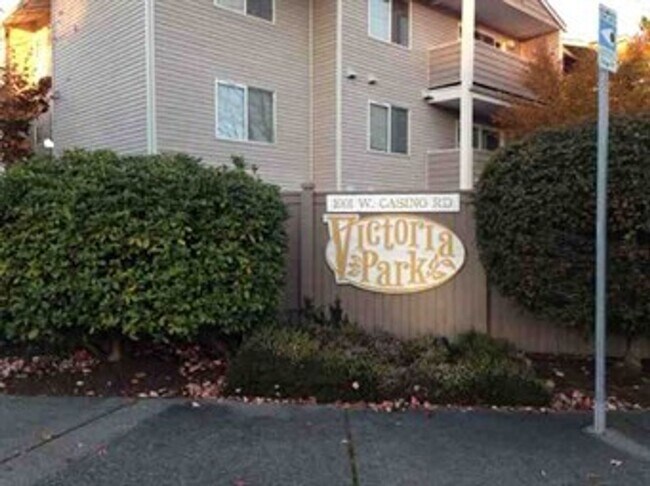 1001 W Casino Rd in Everett, WA - Building Photo - Building Photo