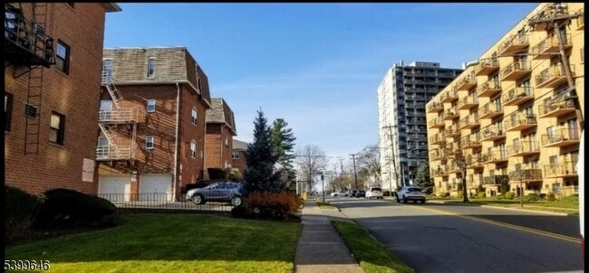 218 Prospect Ave in Hackensack, NJ - Building Photo - Building Photo
