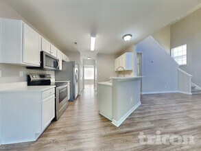 703 Carly Court, Unit 1100 Grand Avenue A-200 in Concord, NC - Foto de edificio - Building Photo