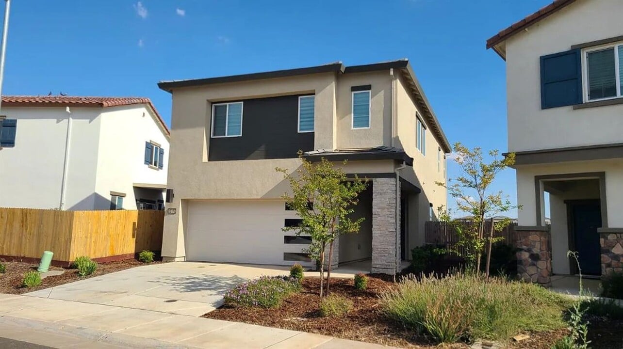 12198 Encanto Wy in Rancho Cordova, CA - Building Photo