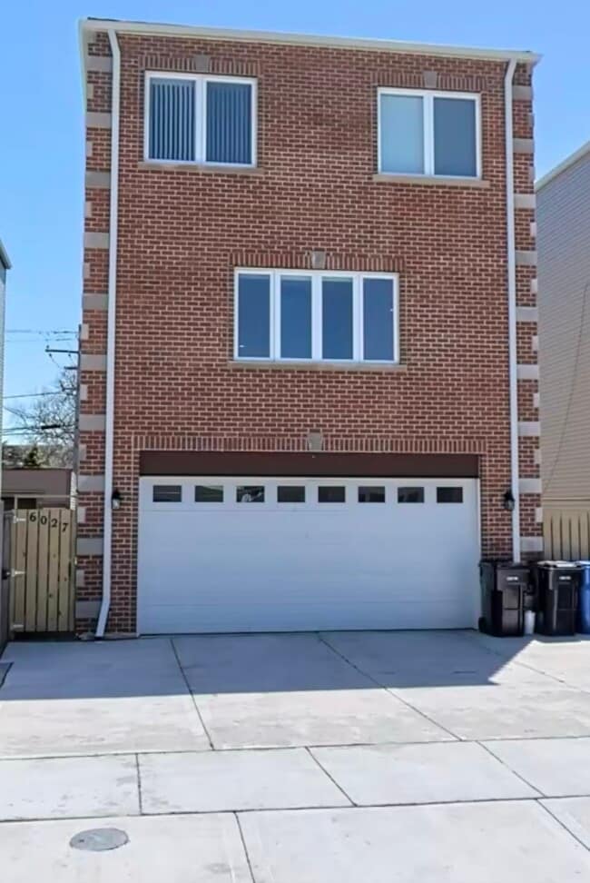 property at 6027 W Giddings St